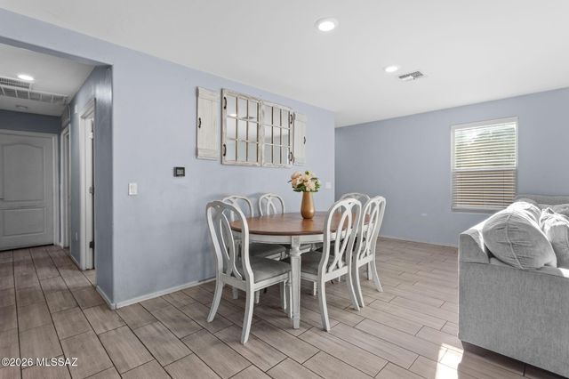 7570 E Kinnison Wash Loop, Tucson, AZ 85730