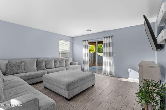 7570 E Kinnison Wash Loop, Tucson, AZ 85730