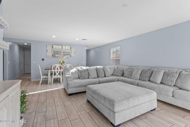 7570 E Kinnison Wash Loop, Tucson, AZ 85730