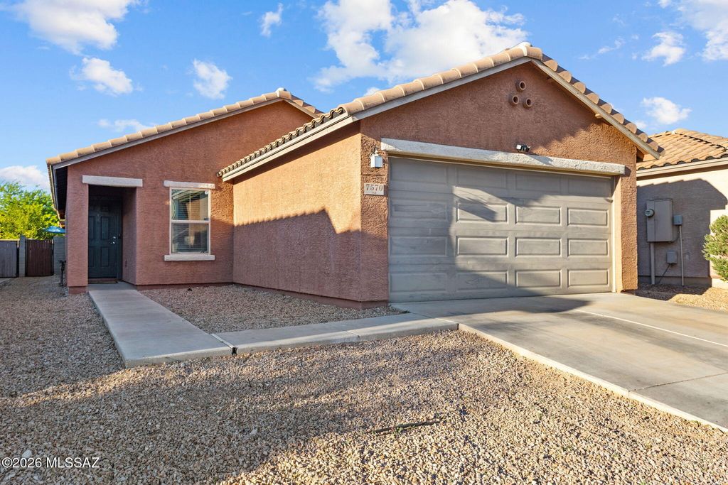 7570 E Kinnison Wash Loop, Tucson, AZ 85730