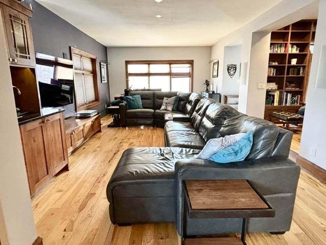 802 E Silver Spring DRIVE, Whitefish Bay, WI 53217