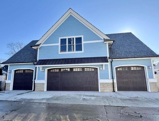 802 E Silver Spring DRIVE, Whitefish Bay, WI 53217