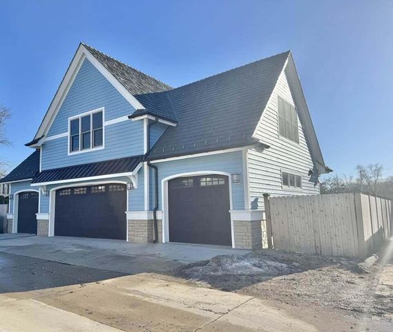 802 E Silver Spring DRIVE, Whitefish Bay, WI 53217