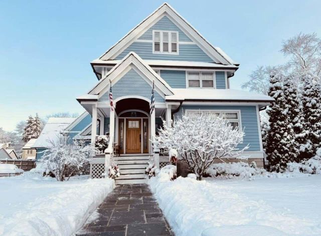 802 E Silver Spring DRIVE, Whitefish Bay, WI 53217