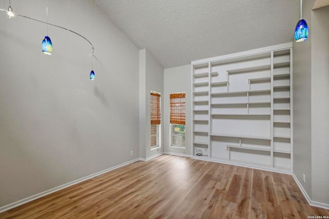 3800 E Songbird Ln, San Antonio, TX 78229