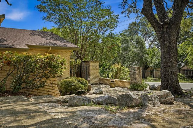 3800 E Songbird Ln, San Antonio, TX 78229