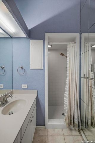3800 E Songbird Ln, San Antonio, TX 78229