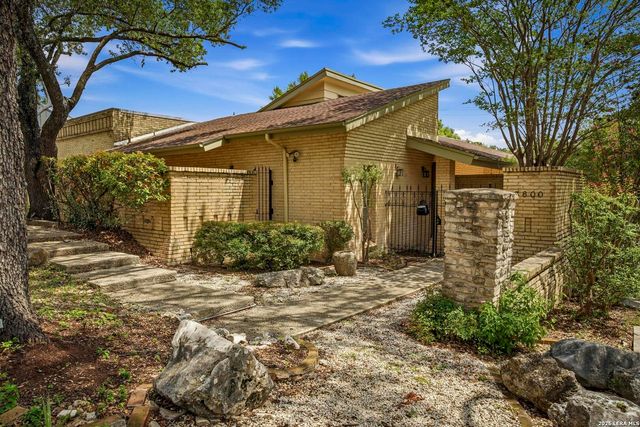 3800 E Songbird Ln, San Antonio, TX 78229
