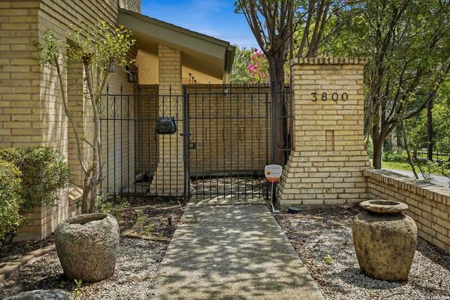 3800 E Songbird Ln, San Antonio, TX 78229