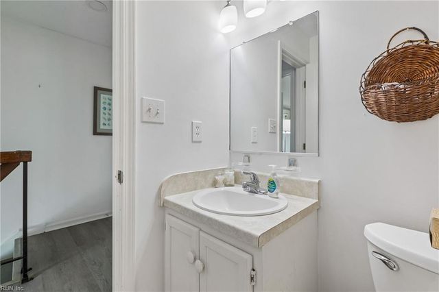 9 Cantamar CT, Hampton, VA 23664