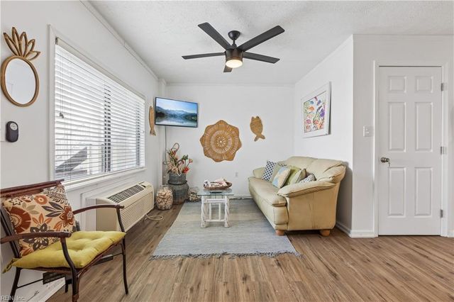 9 Cantamar CT, Hampton, VA 23664