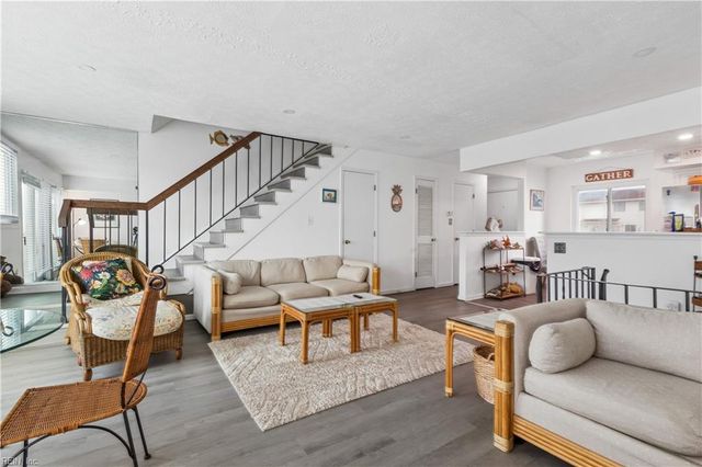 9 Cantamar CT, Hampton, VA 23664