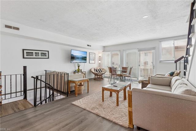 9 Cantamar CT, Hampton, VA 23664