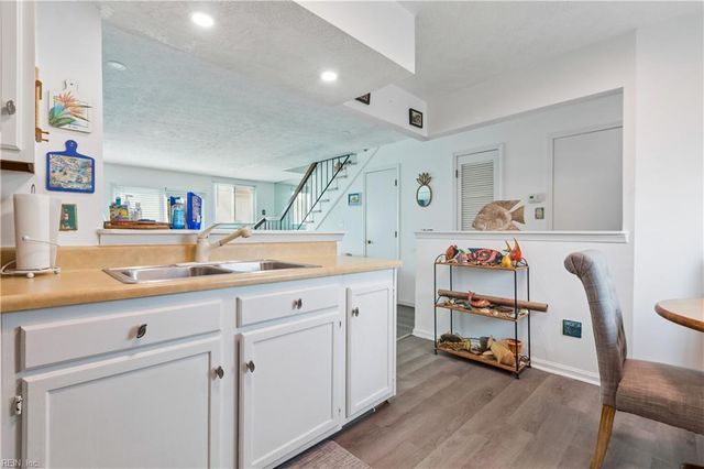 9 Cantamar CT, Hampton, VA 23664