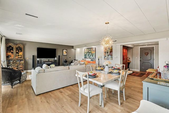 880 Rue De La Paix, Cincinnati, OH 45220