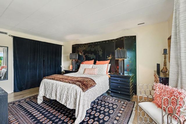 880 Rue De La Paix, Cincinnati, OH 45220