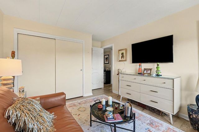 880 Rue De La Paix, Cincinnati, OH 45220