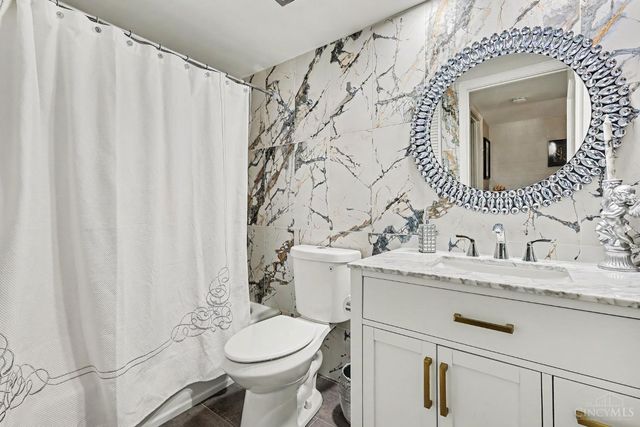 880 Rue De La Paix, Cincinnati, OH 45220