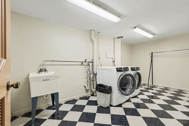 880 Rue De La Paix, Cincinnati, OH 45220
