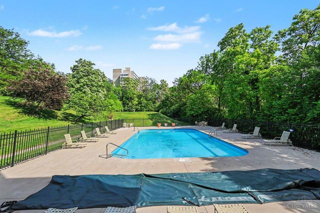 880 Rue De La Paix, Cincinnati, OH 45220