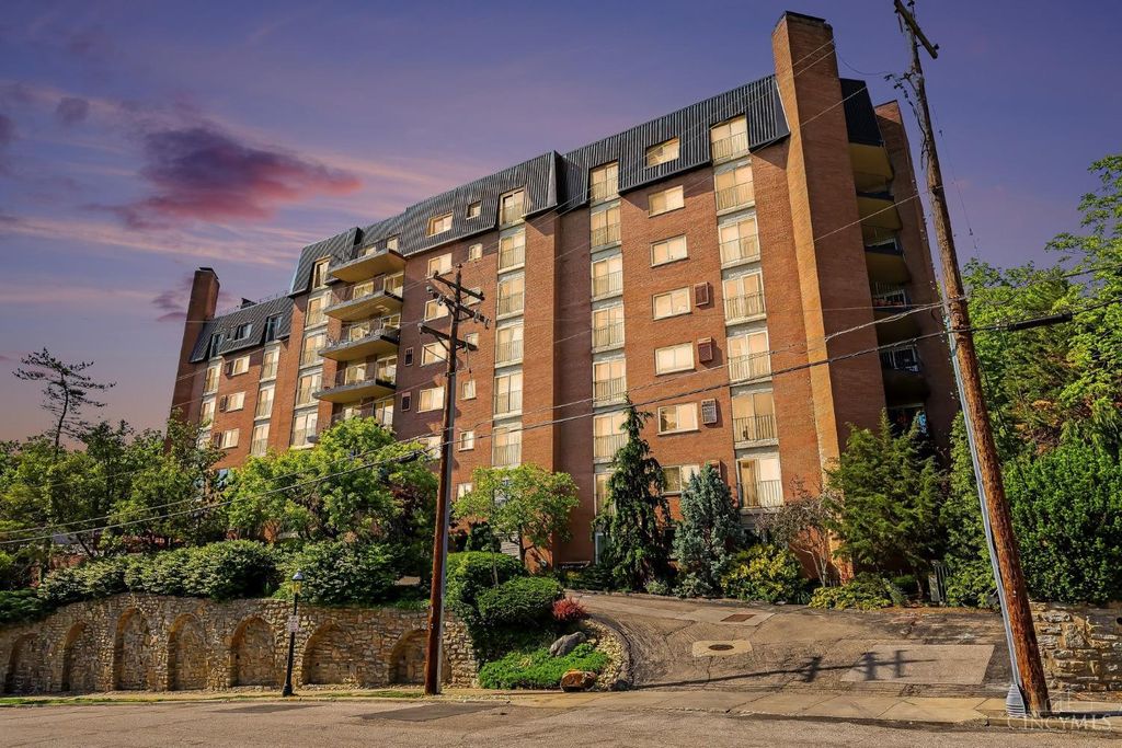 880 Rue De La Paix, Cincinnati, OH 45220