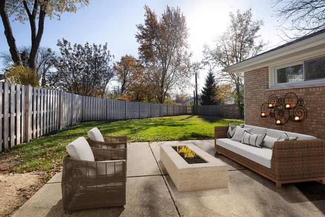 1913 Milton Avenue, Northbrook, IL 60062