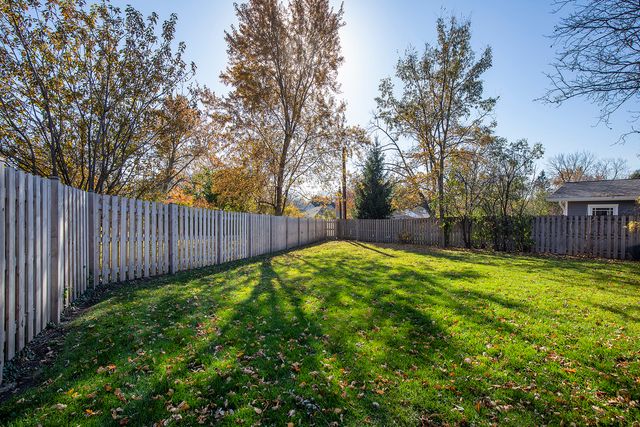 1913 Milton Avenue, Northbrook, IL 60062