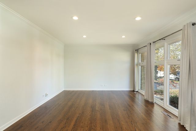 1913 Milton Avenue, Northbrook, IL 60062