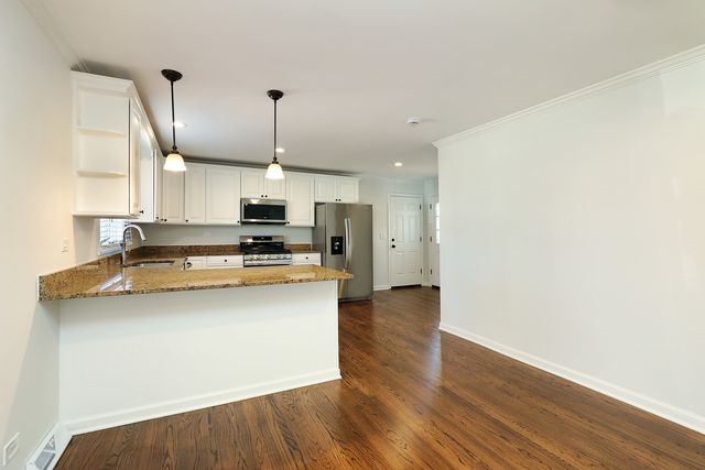 1913 Milton Avenue, Northbrook, IL 60062