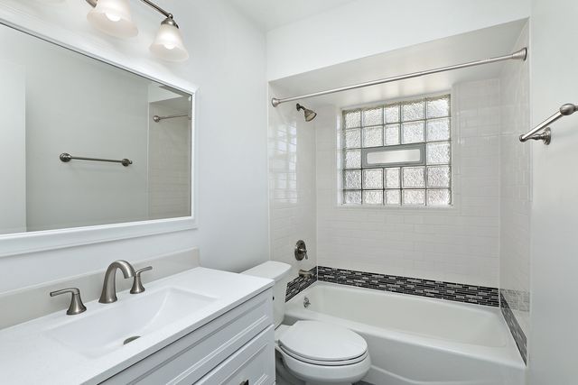 1913 Milton Avenue, Northbrook, IL 60062