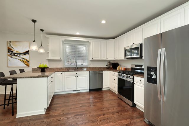 1913 Milton Avenue, Northbrook, IL 60062