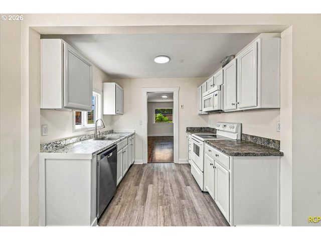 9103 Ne PRESCOTT St, Portland, OR 97220