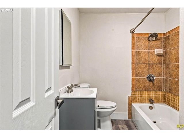 9103 Ne PRESCOTT St, Portland, OR 97220