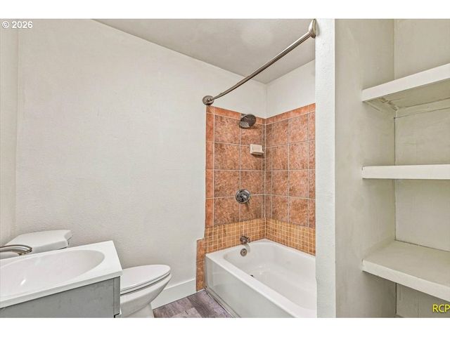 9103 Ne PRESCOTT St, Portland, OR 97220
