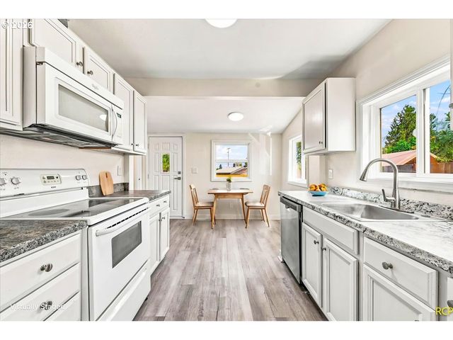 9103 Ne PRESCOTT St, Portland, OR 97220