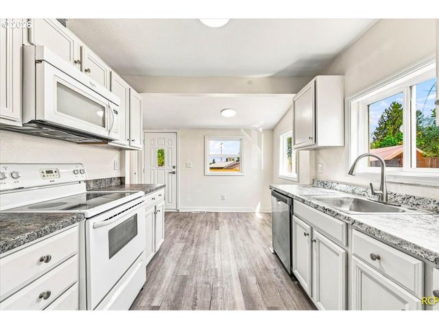 9103 Ne PRESCOTT St, Portland, OR 97220