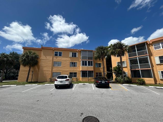 4314 NW 9th Avenue 4-2b, Deerfield Beach, FL 33064