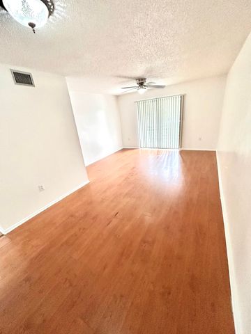 4314 NW 9th Avenue 4-2b, Deerfield Beach, FL 33064