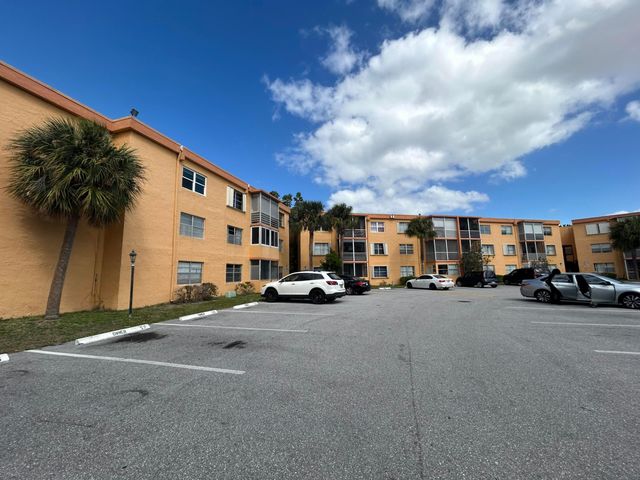 4314 NW 9th Avenue 4-2b, Deerfield Beach, FL 33064