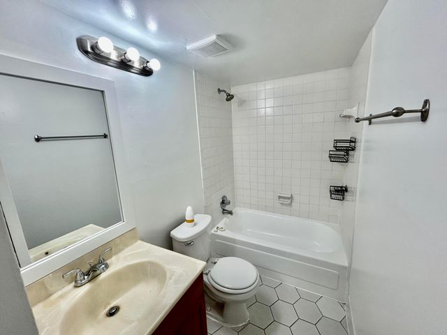 4314 NW 9th Avenue 4-2b, Deerfield Beach, FL 33064