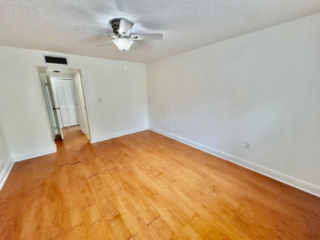 4314 NW 9th Avenue 4-2b, Deerfield Beach, FL 33064