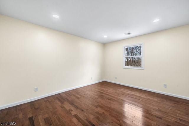 20 Ella St, Bloomingdale Boro, NJ 07403