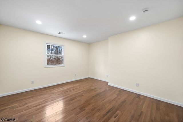 20 Ella St, Bloomingdale Boro, NJ 07403