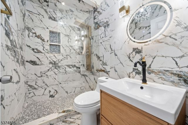 20 Ella St, Bloomingdale Boro, NJ 07403