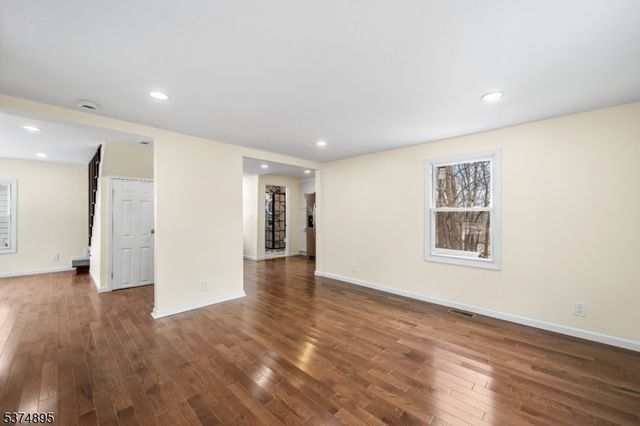 20 Ella St, Bloomingdale Boro, NJ 07403