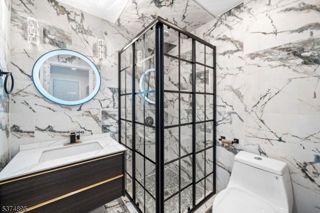 20 Ella St, Bloomingdale Boro, NJ 07403