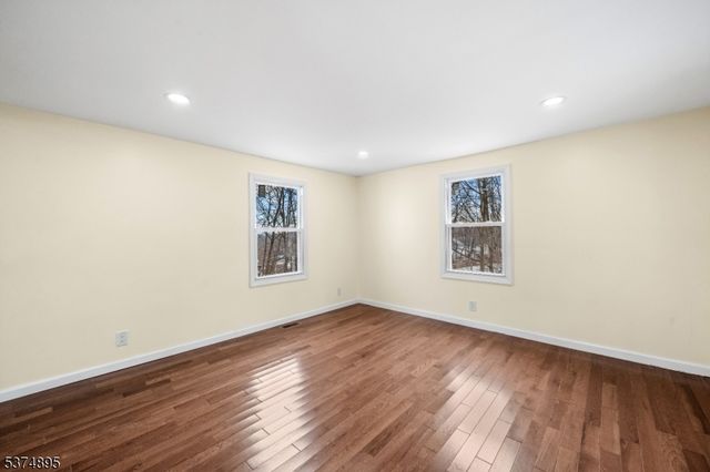 20 Ella St, Bloomingdale Boro, NJ 07403