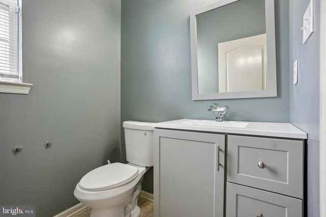 14 CAMBRIDGE LN, Berlin, NJ 08009