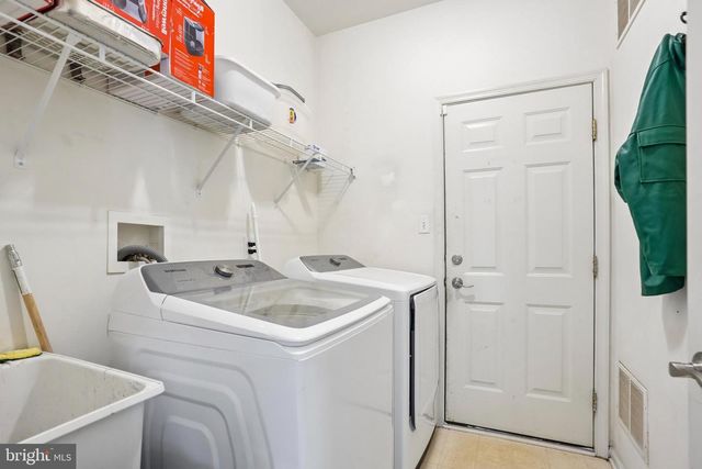 14 CAMBRIDGE LN, Berlin, NJ 08009