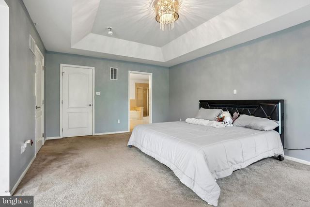 14 CAMBRIDGE LN, Berlin, NJ 08009